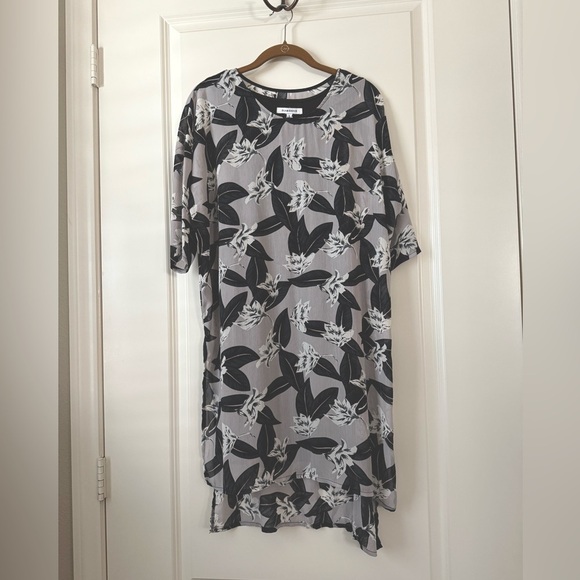 NWT Glamorous Black Grey Floral Side Split Tunic Small - Picture 1 of 5